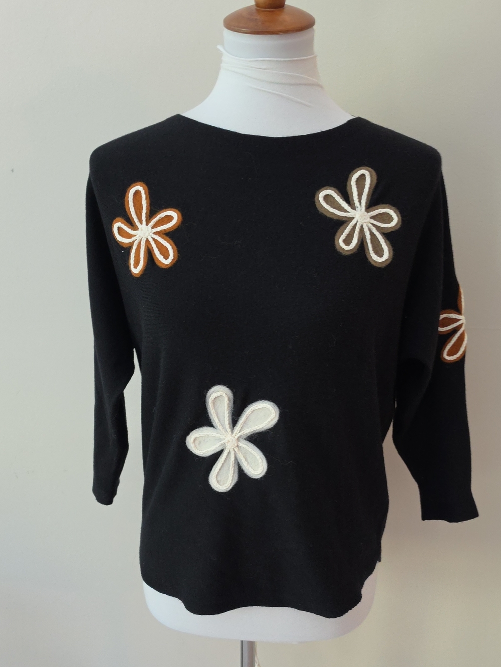 Aaeda Black Floral Appliqué Sweater - Women's Crewneck Brand New